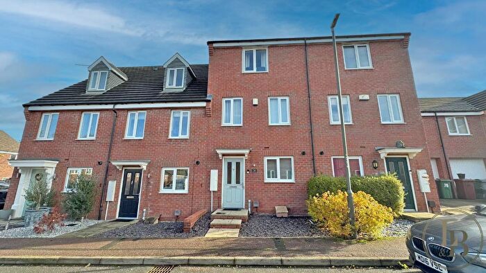 4 Bedroom Terraced House For Sale In Hetton Drive, Chesterfield, S45