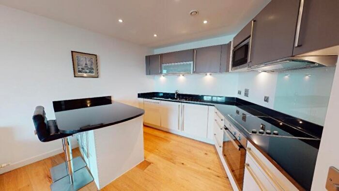 2 Bedroom Apartment To Rent In Candle House, Wharf Approach, City Centre, Leeds, LS1