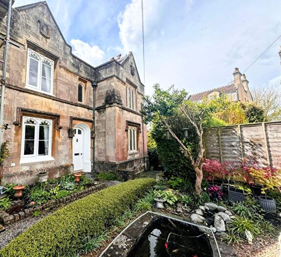 2 Bedroom Property To Rent In St. Stephens Place, Bath, BA1