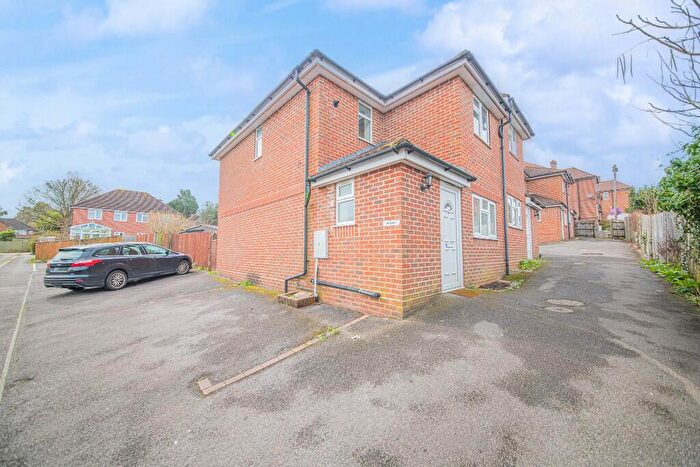 3 Bedroom Semi-Detached House For Sale In Linnet Square, Eastleigh, SO50