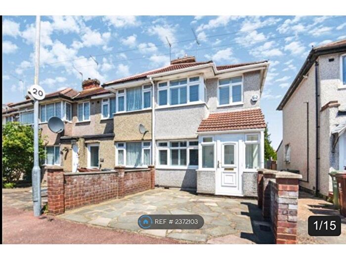 3 Bedroom End Of Terrace House To Rent In Beam Avenue, Dagenham, RM10