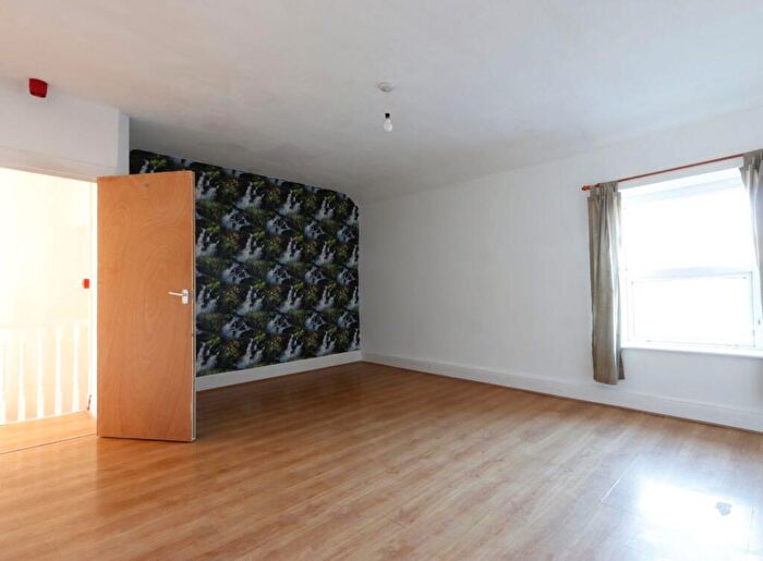 3 Bedroom Terraced House For Sale In Holton Road, Barry, Vale Of Glamorgan, CF63