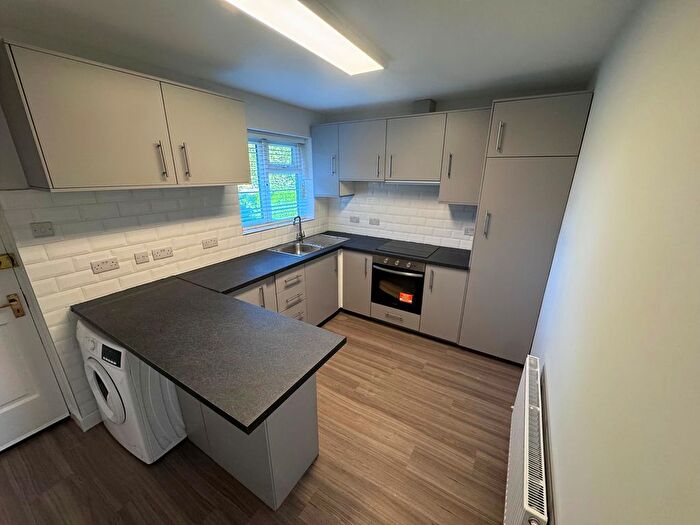 3 Bedroom Flat For Sale In Hudson Road, Harlington, Hayes, UB3