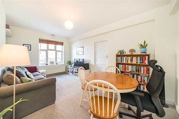 1 Bedroom Flat For Sale In Brixton Hill, Brixton, SW2