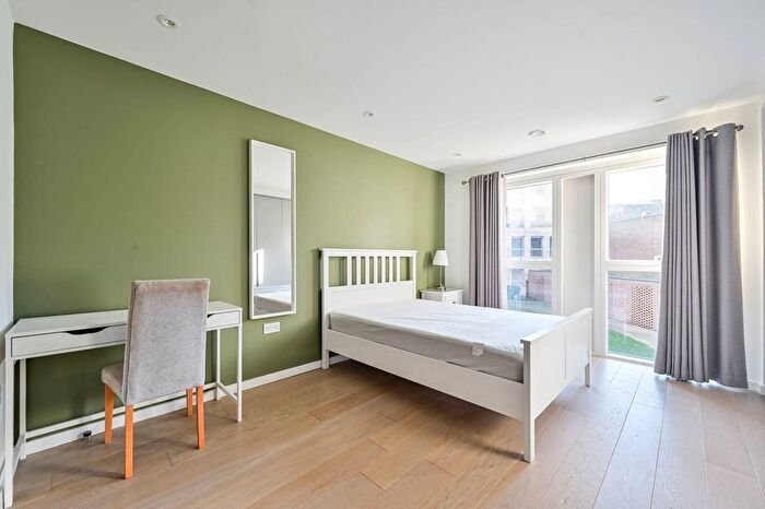 3 Bedroom Flat To Rent In The Bevenden, Hoxton, London, N1