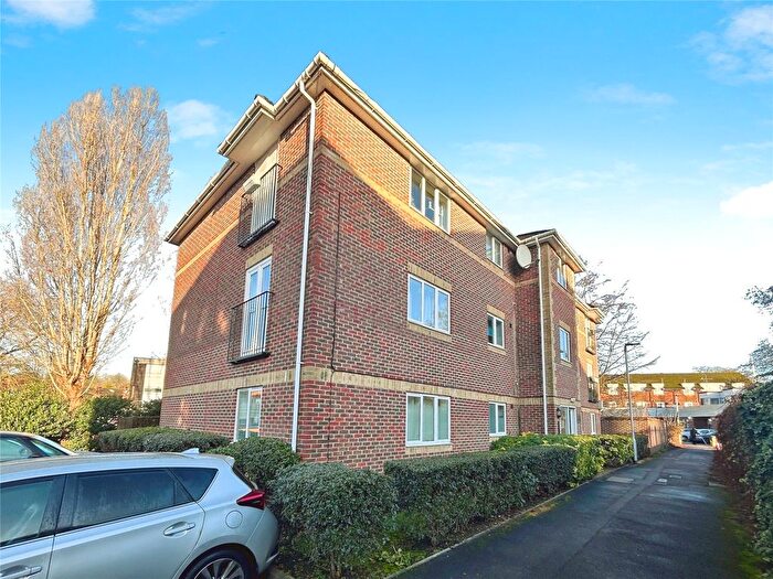2 Bedroom Flat To Rent In Abbotsmead Place, Caversham, Reading, RG4