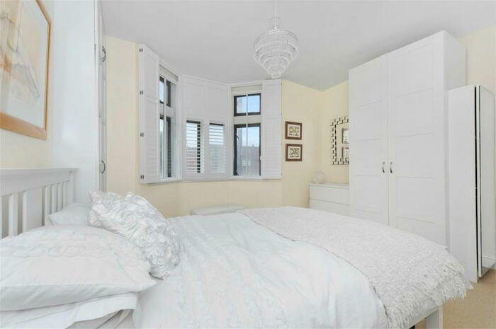 1 Bedroom Apartment To Rent In Bethnal Green Road, London, E2