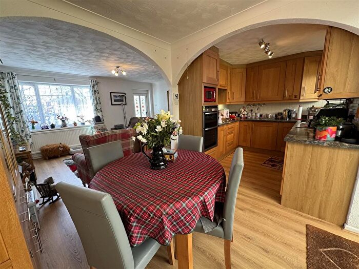 2 Bedroom Semi-detached Bungalow For Sale In Oxford Drive, Woodbridge, IP12