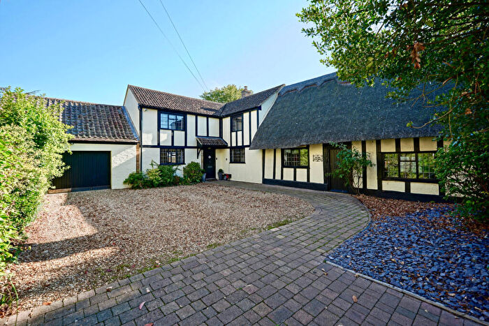 4 Bedroom Detached House For Sale In Howitts Lane, St. Neots, PE19
