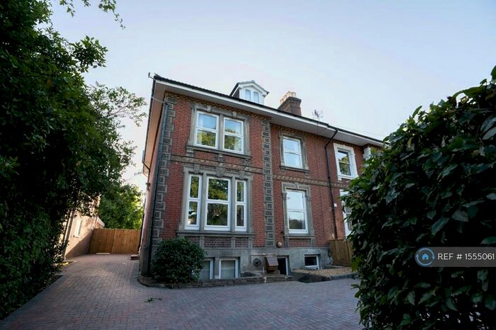 8 Bedroom Semi-Detached House To Rent In Hill Lane, Southampton, SO15