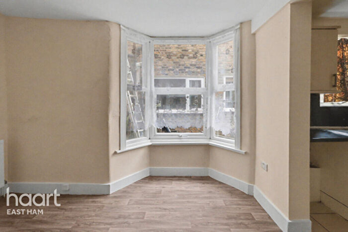 3 Bedroom Terraced House For Sale In Goldsmith Avenue, London, E12