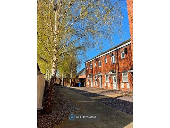4 Bedroom Terraced House To Rent In Park Mews, Burton-On-Trent, DE14