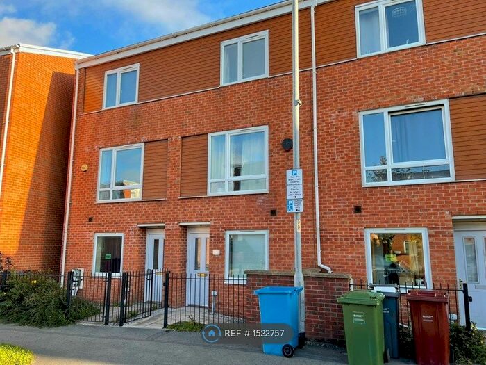 4 Bedroom Terraced House To Rent In Markfield Avenue, Manchester, M13