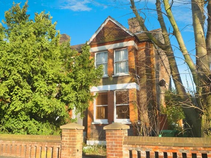 2 Bedroom Flat To Rent In Ridgmont Road, AL1
