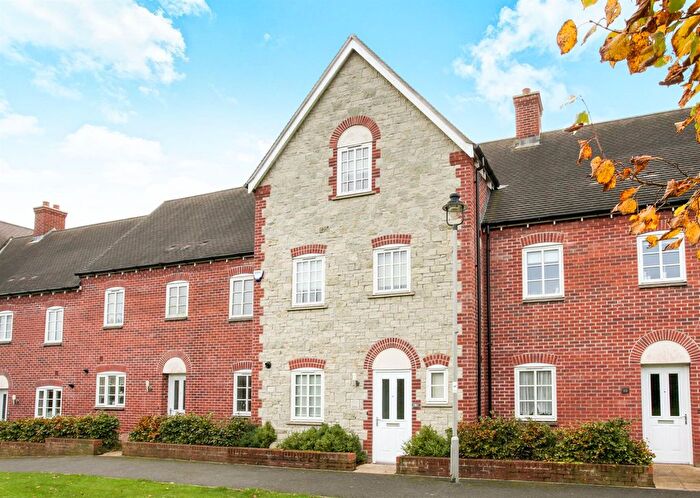 4 Bedroom Town House To Rent In Badger Walk, Shaftesbury, SP7