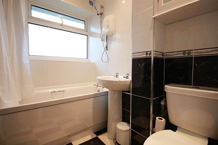 2 Bedroom Apartment To Rent In Caldy Road, Handforth, SK9