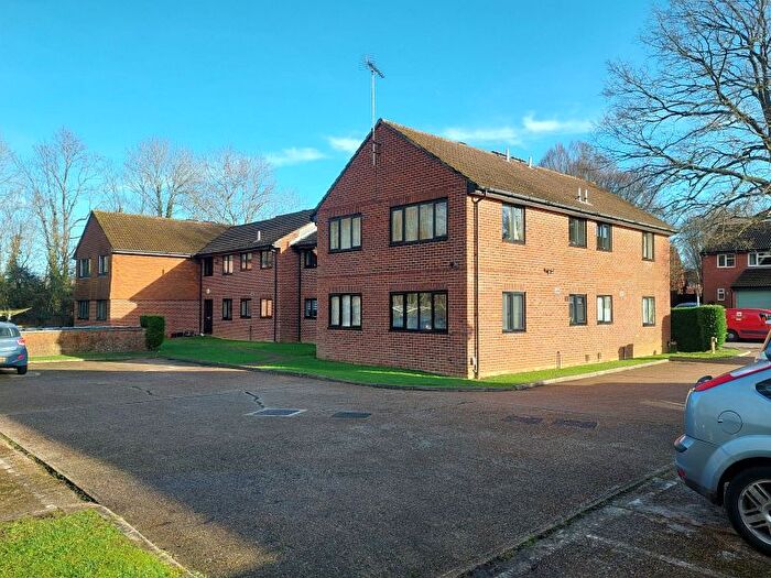 1 Bedroom Flat For Sale In Merrylands Court, Great Bookham, Surrey, KT23