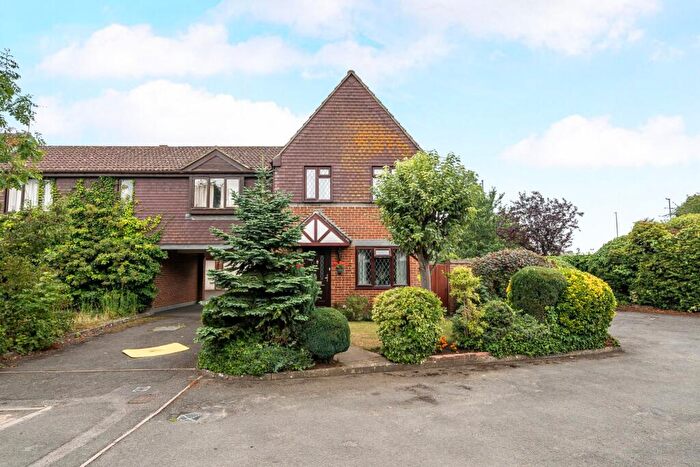3 Bedroom House For Sale In Bowers Close, Guildford, Surrey, GU4