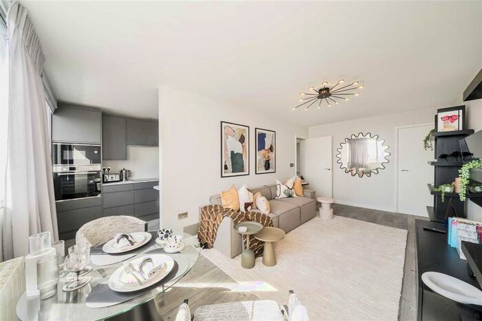 2 Bedroom Flat To Rent In Luxborough Street, London, W1U