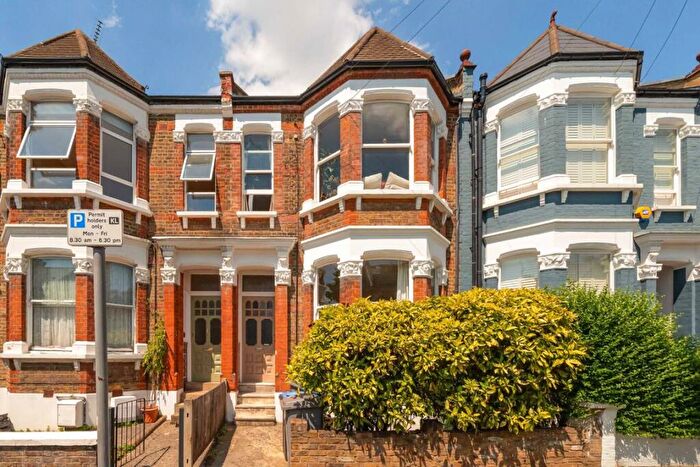 2 Bedroom Flat For Sale In Bathurst Gardens, Kensal Rise, NW10