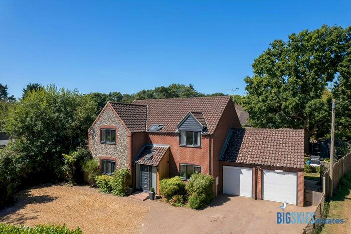 4 Bedroom Detached House For Sale In Beechwood Avenue, Aylmerton, NR11