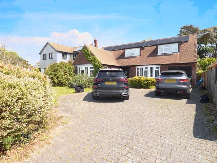 4 Bedroom Detached House To Rent In Pilgrims Way, Hill Head, Fareham, PO14