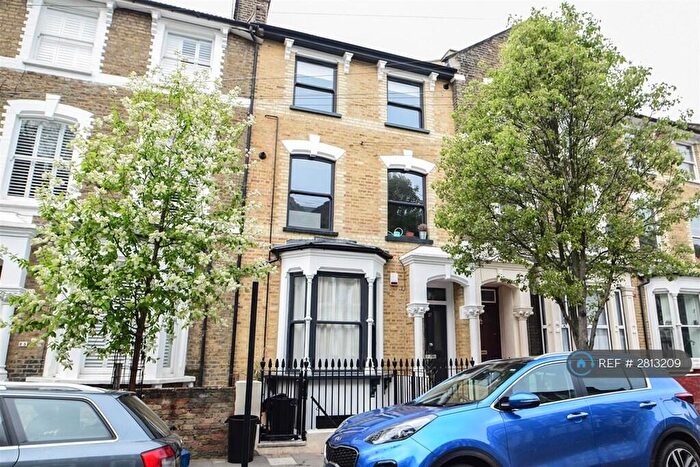 3 Bedroom Flat To Rent In Reighton Road, London, E5