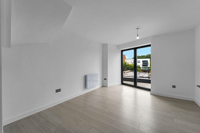 2 Bedroom Flat To Rent In Staines Road, Hounslow, TW14