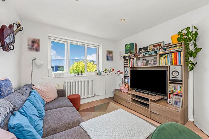 1 Bedroom Flat For Sale In Litchfield Court, Ghandi Close, Walthamstow, E17