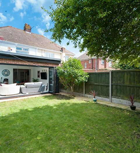 5 Bedroom Semi-Detached House For Sale In Canterbury Road, Kent, CT9 - Photo 3