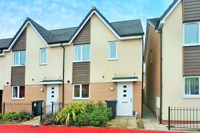 3 Bedroom Semi-Detached House To Rent In Webley Grove, Dudley, West Midlands, DY1