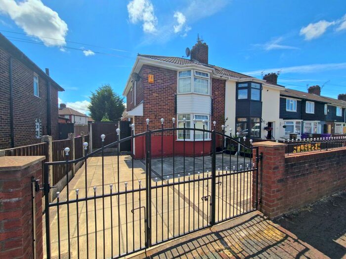 3 Bedroom End Of Terrace House For Sale In Winstone Road, Swanside