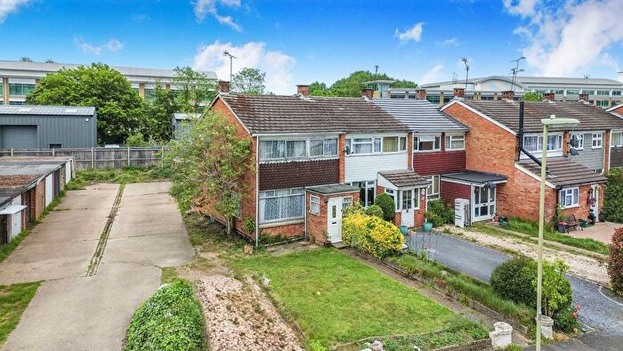 3 Bedroom End Terrace House For Sale In Kingsway, Blackwater, GU17