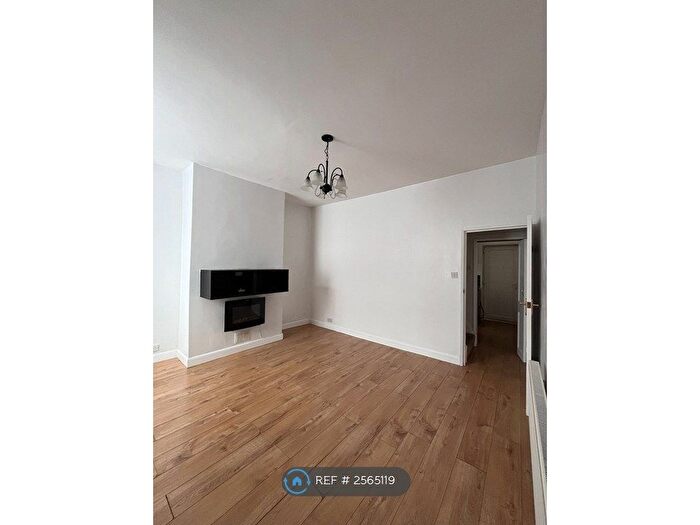 3 Bedroom Terraced House To Rent In Lilian Street, Bradford, BD4
