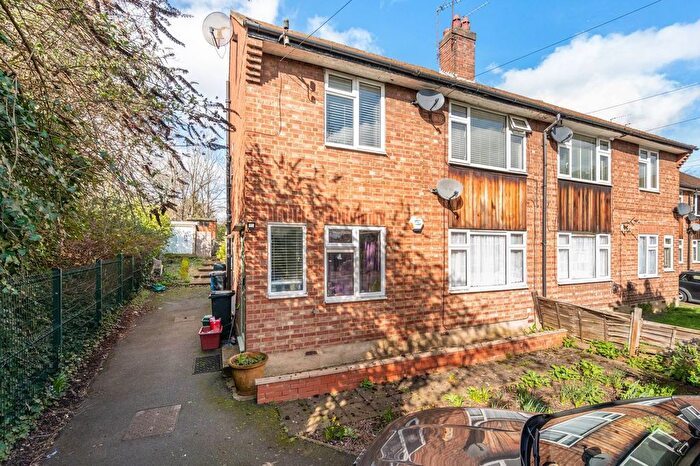 2 Bedroom Maisonette For Sale In Brambles Close, Isleworth, TW7