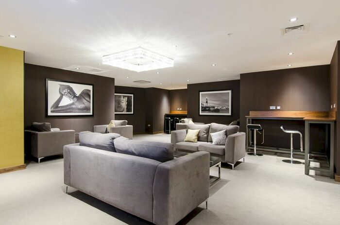 2 Bedroom Flat To Rent In Brent House, Vauxhall, London, SW8