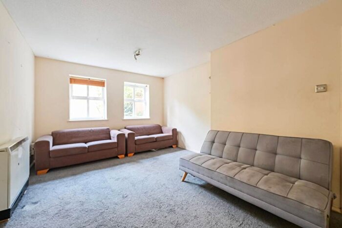 2 Bedroom Flat For Sale In Aaron Hill Road, Beckton, London, E6