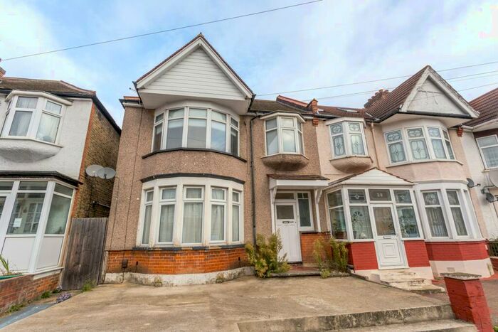 2 Bedroom Flat To Rent In Cowley Road, IG1
