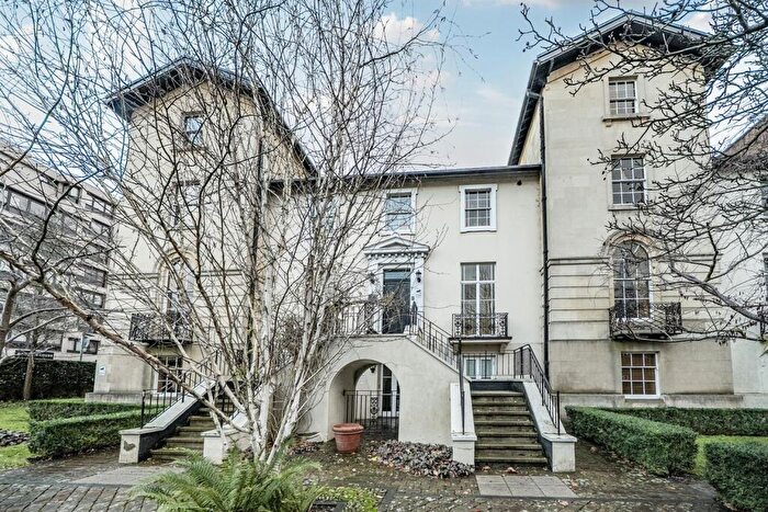 2 Bedroom Apartment To Rent In Eldon Lodge, - Kings Road, Reading, RG1