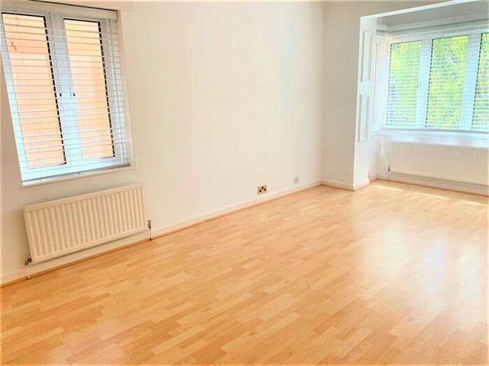 2 Bedroom Flat To Rent In Acacia House, Kingston Road, New Malden, Surrey, KT3