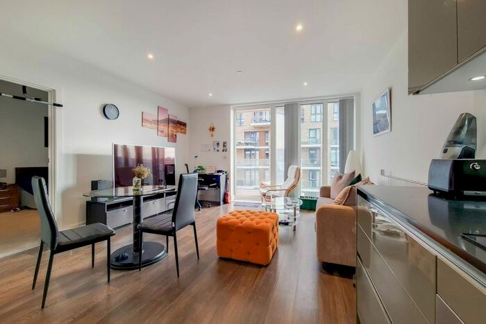 1 Bedroom Flat To Rent In Compton House, Woolwich, London, SE18