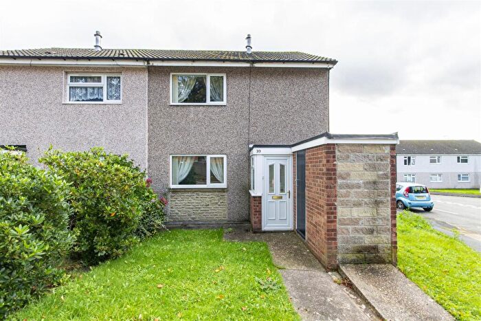 2 Bedroom Semi-Detached House For Sale In Harehill Road, Grangewood, Chesterfield, S40