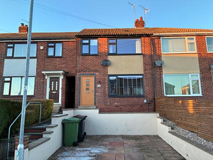 3 Bedroom Terraced House For Sale In Margaret Close, Morley, Leeds, LS27