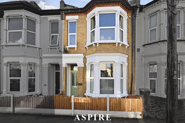 3 Bedroom Terraced House For Sale In Gordon Road, Southend-On-Sea, SS1