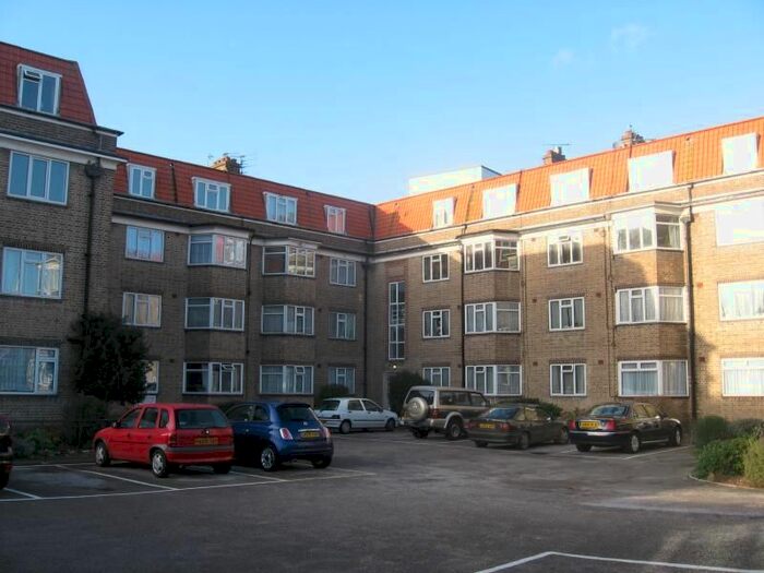 3 Bedroom Flat To Rent In Cherry Garden Avenue, Folkestone, Kent, CT19