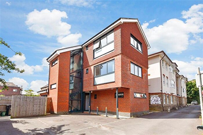 2 Bedroom Flat For Sale In South Street, Dorking, Surrey, RH4