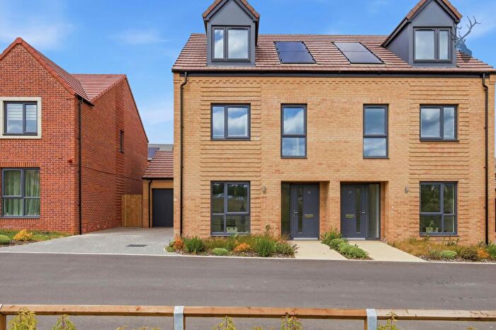 4 Bedroom Semi-Detached House To Rent In Hammett Crescent, Bishop's Stortford, CM23
