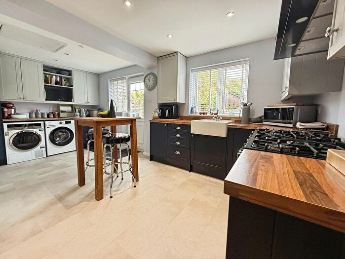 4 Bedroom Detached House For Sale In Russley Close, Swindon, SN5