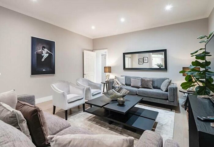 3 Bedroom Flat To Rent In Fitzjohn's Avenue, West Hampstead, London, NW3