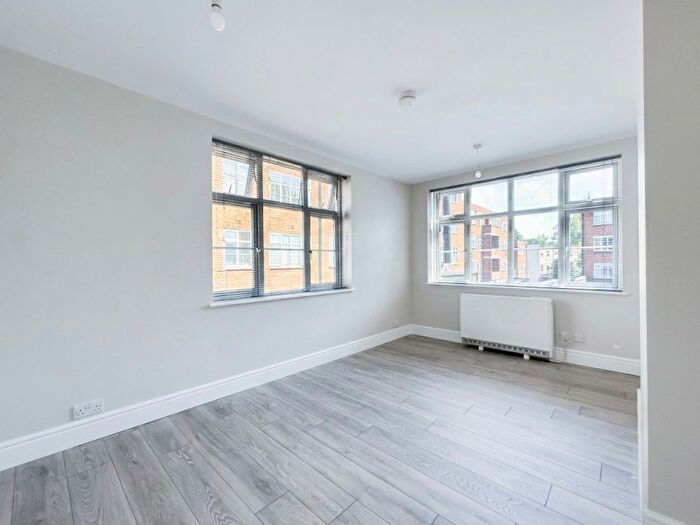 1 Bedroom Flat To Rent In Brighton Road, Sutton, SM2